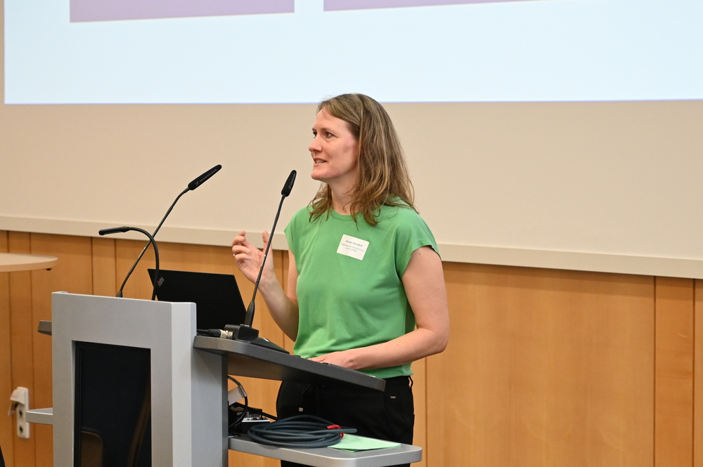Frau Dr. Burdack
